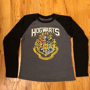 Boys Harry Potter Hogwarts Long Sleeve T-Shirt. Boys size medium (10/12).